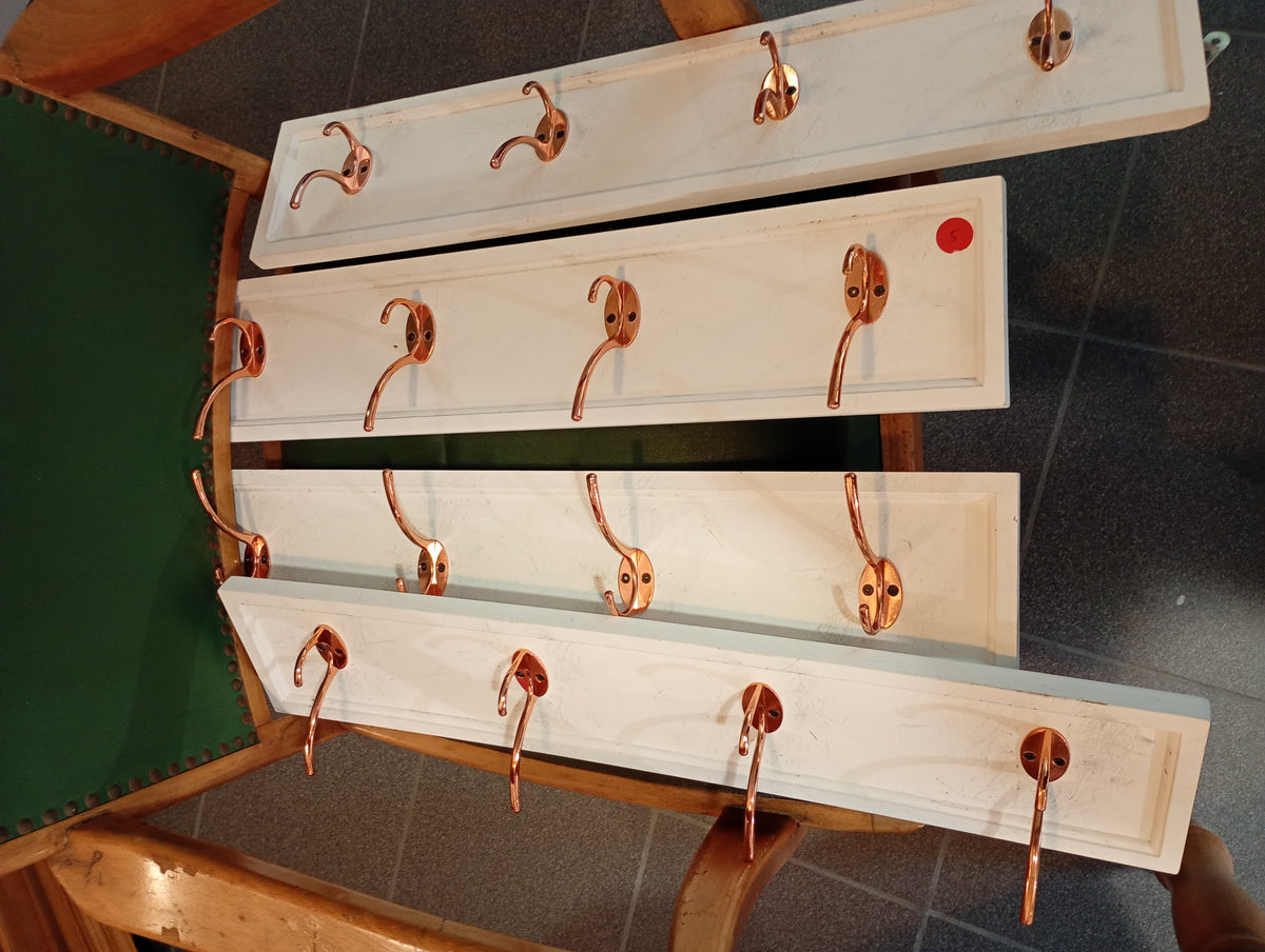Kapstok hout/ koperkleurige hangers