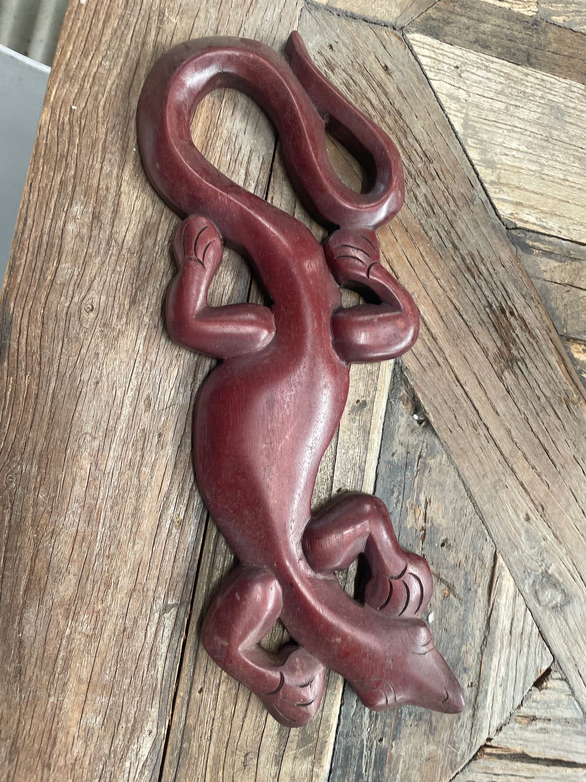 Houtgesneden gekko
