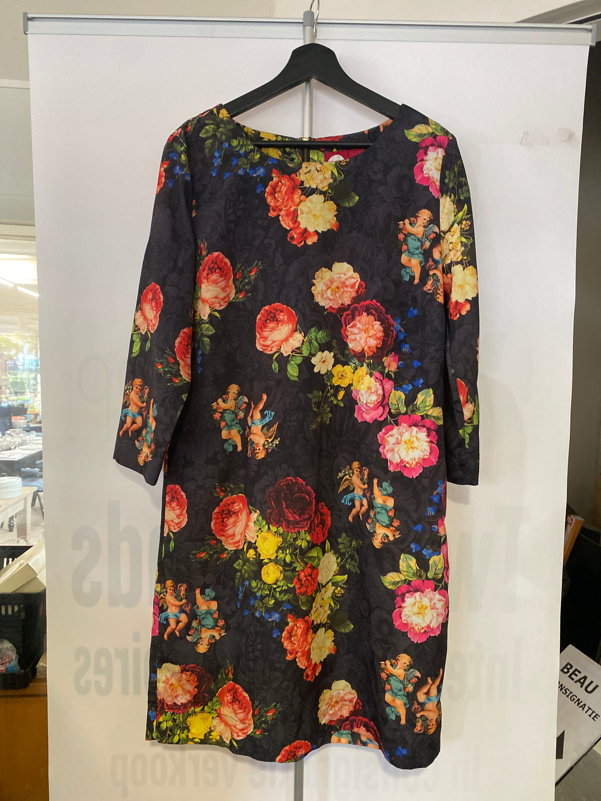 Kleedje kort zwart bloemen flair