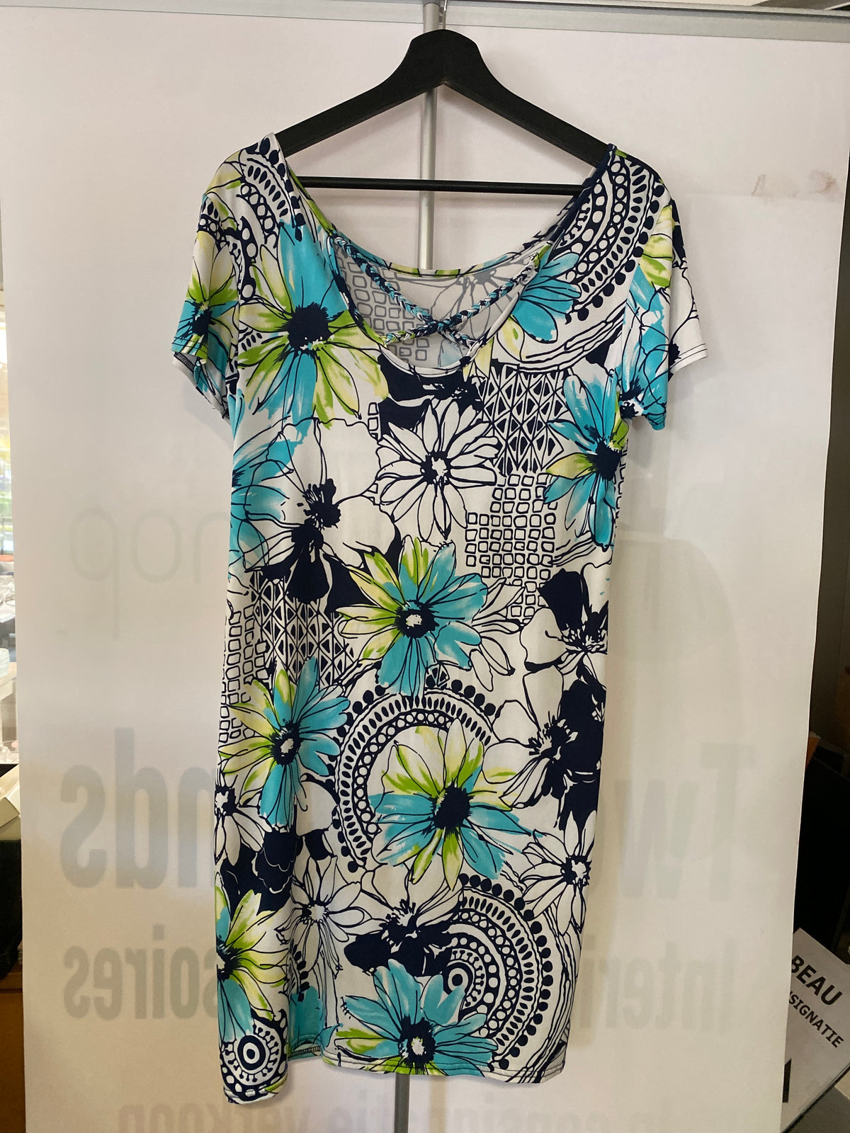 Kleedje kort wit/blauw bloem