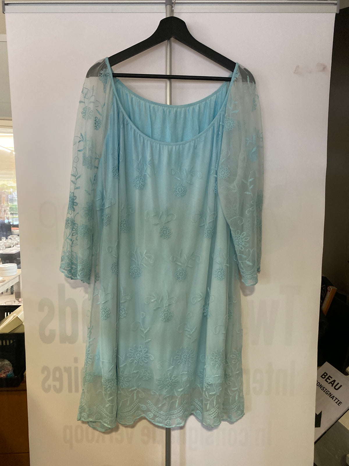 Kleedje half lang licht blauw