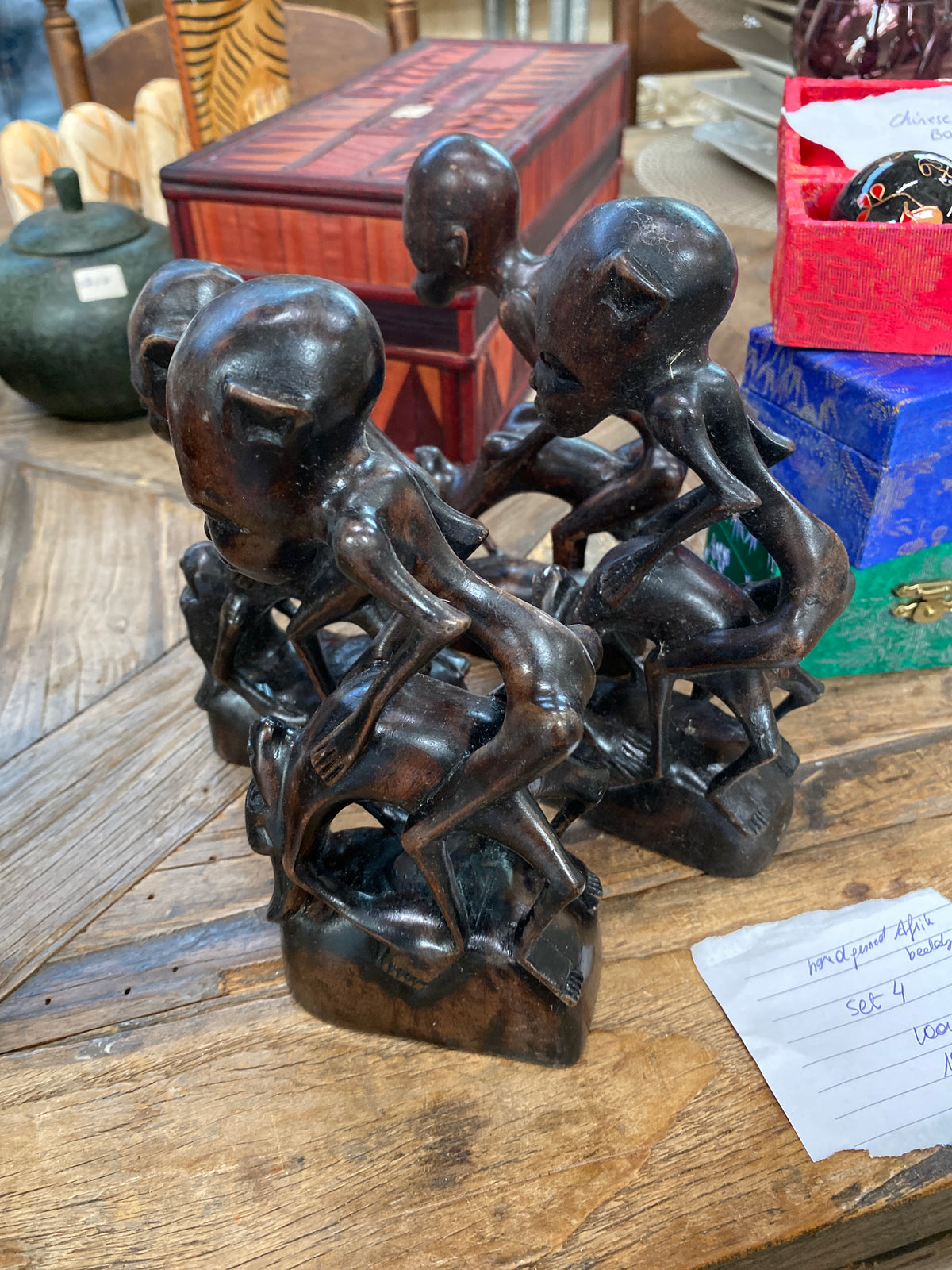 Handgesneden afrikaanse beeldjes