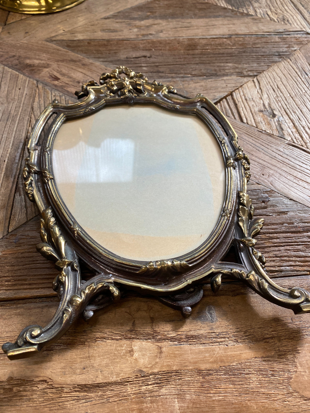 Bronzen fotoframe met voet rococo stijl