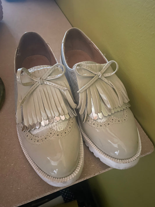 Beige schoenen