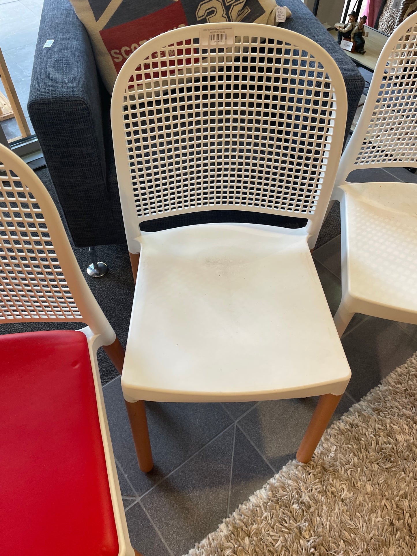 Witte kunststof stoel