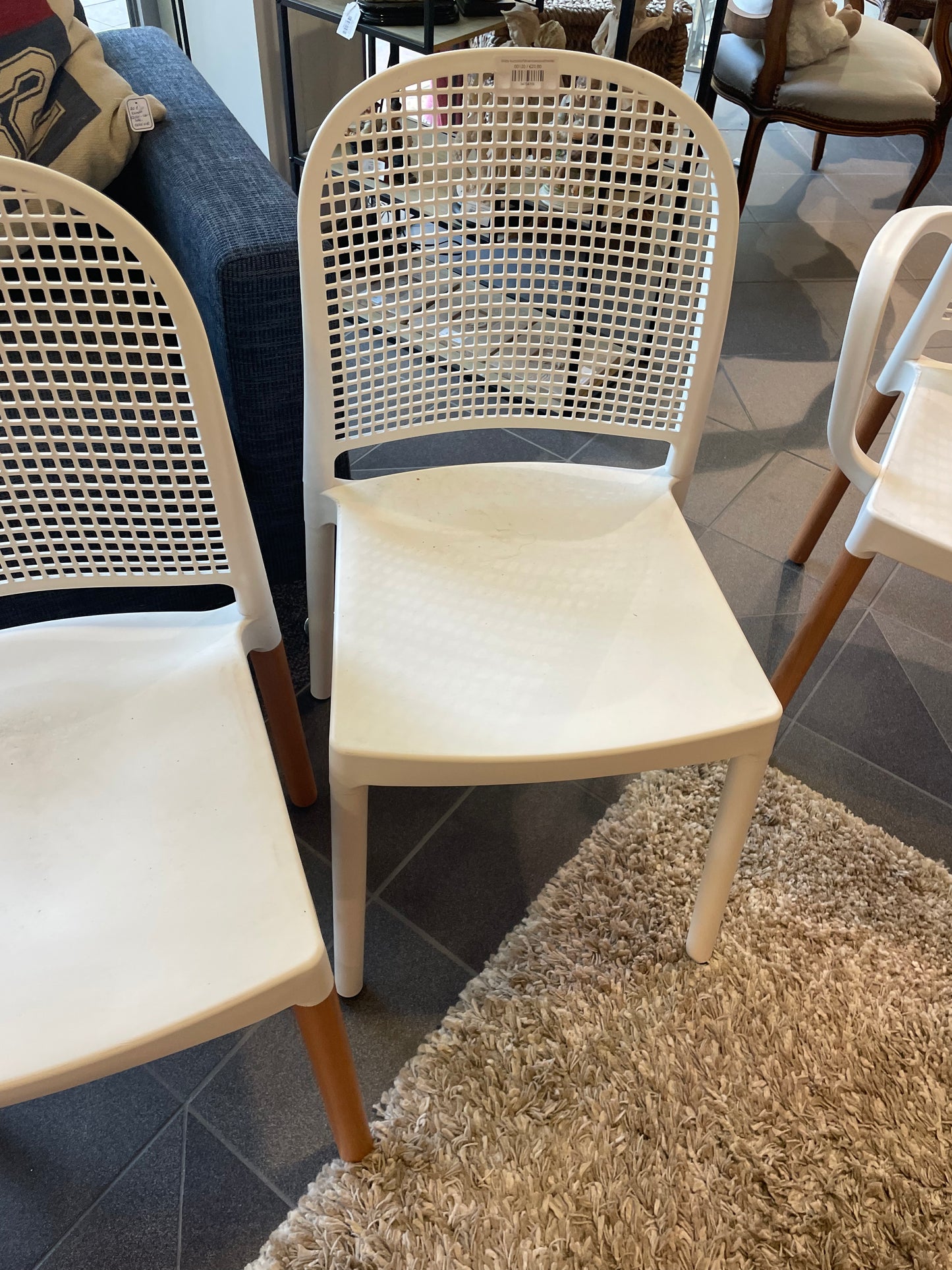 Witte kunststof stoel