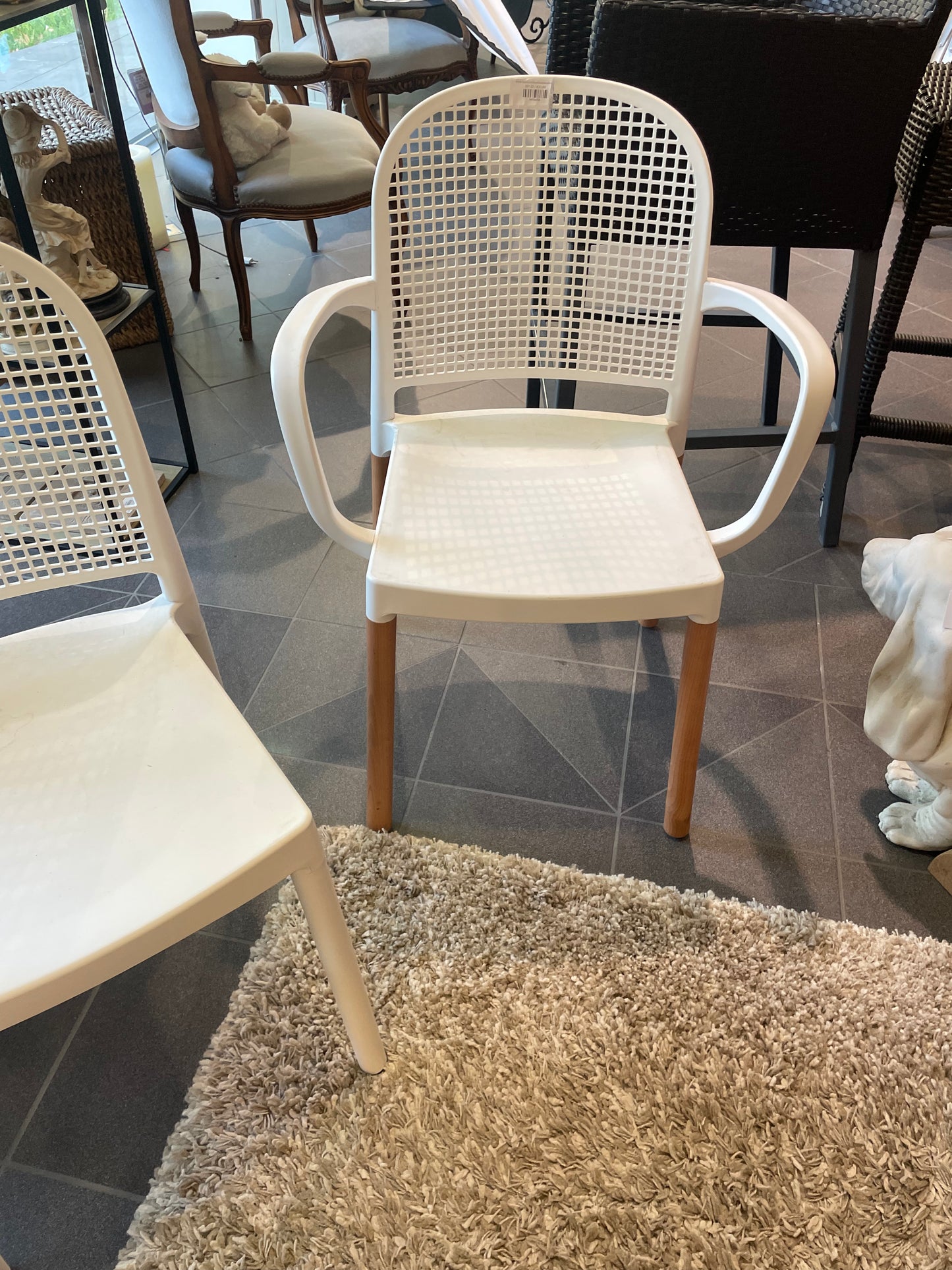 Witte kunststof stoel
