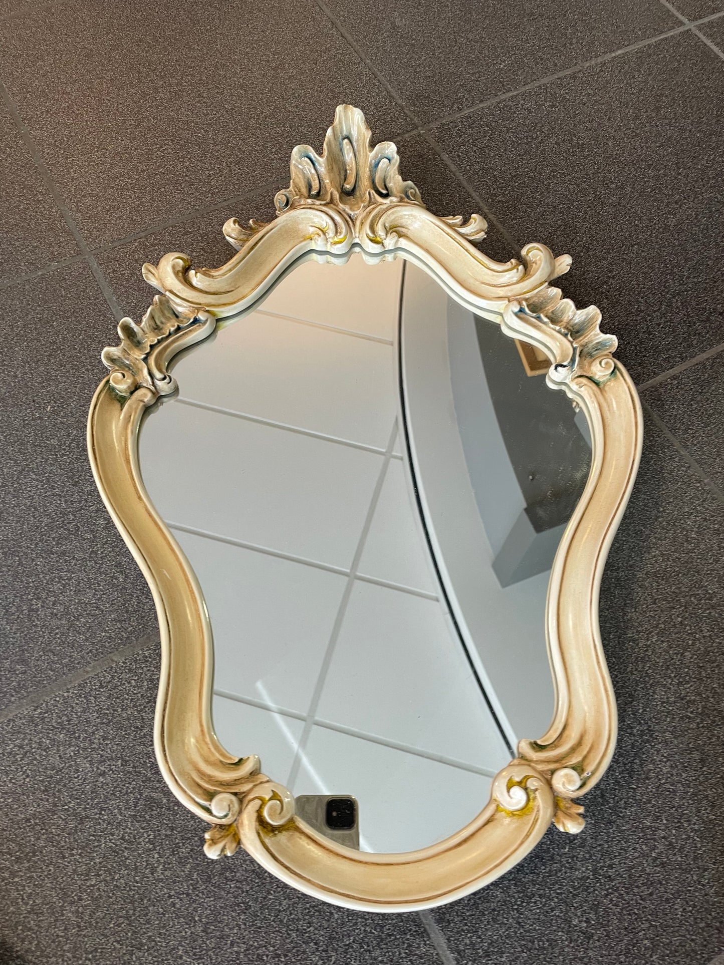 Witte crēmekleur vintage spiegel