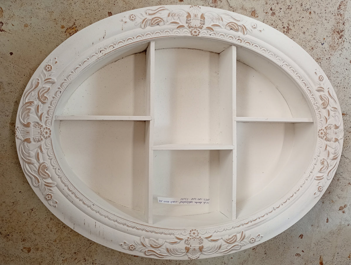 Witte houten vakkenkast - ovale vorm