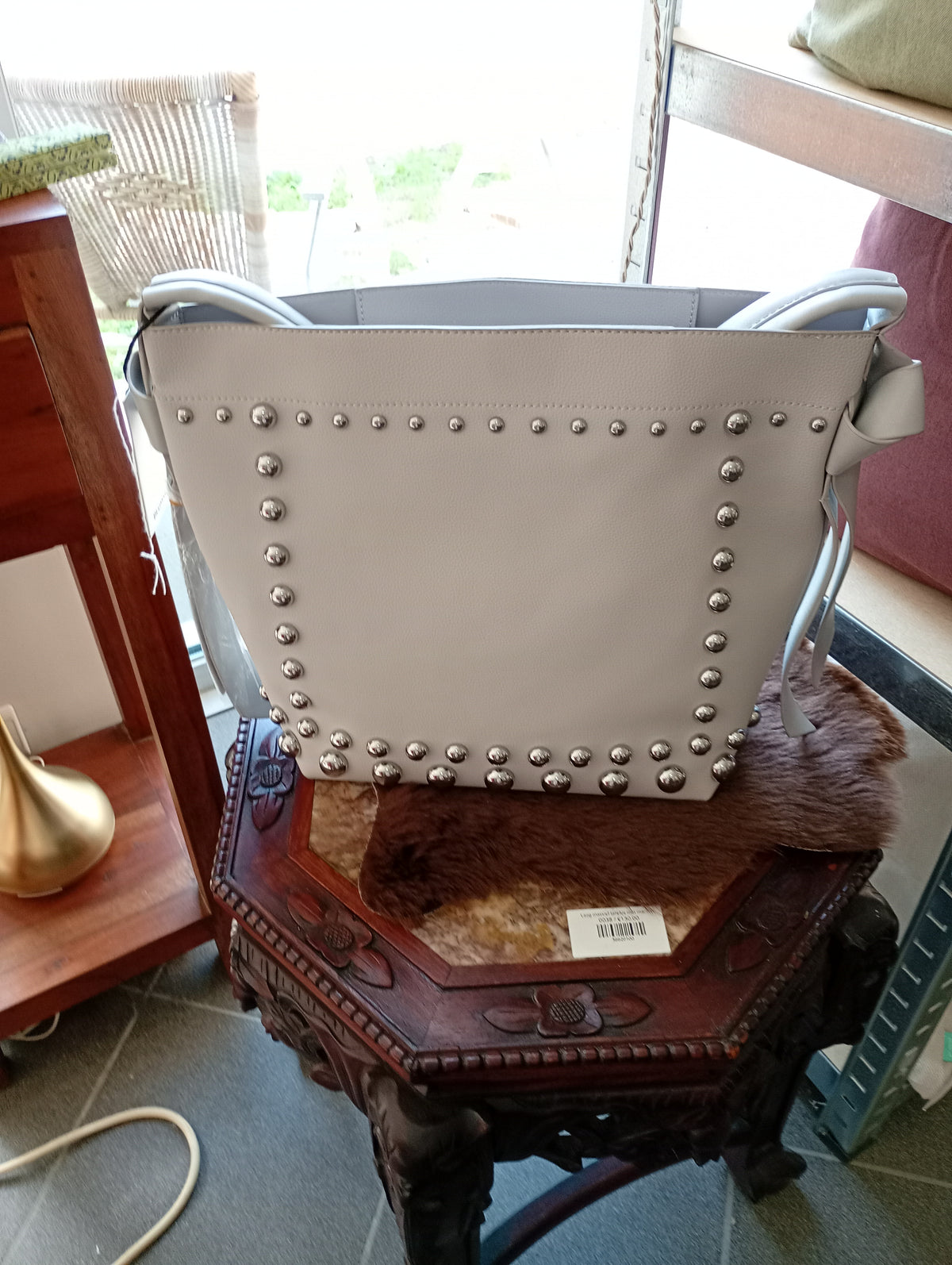Handtas grijs met zilveren studs