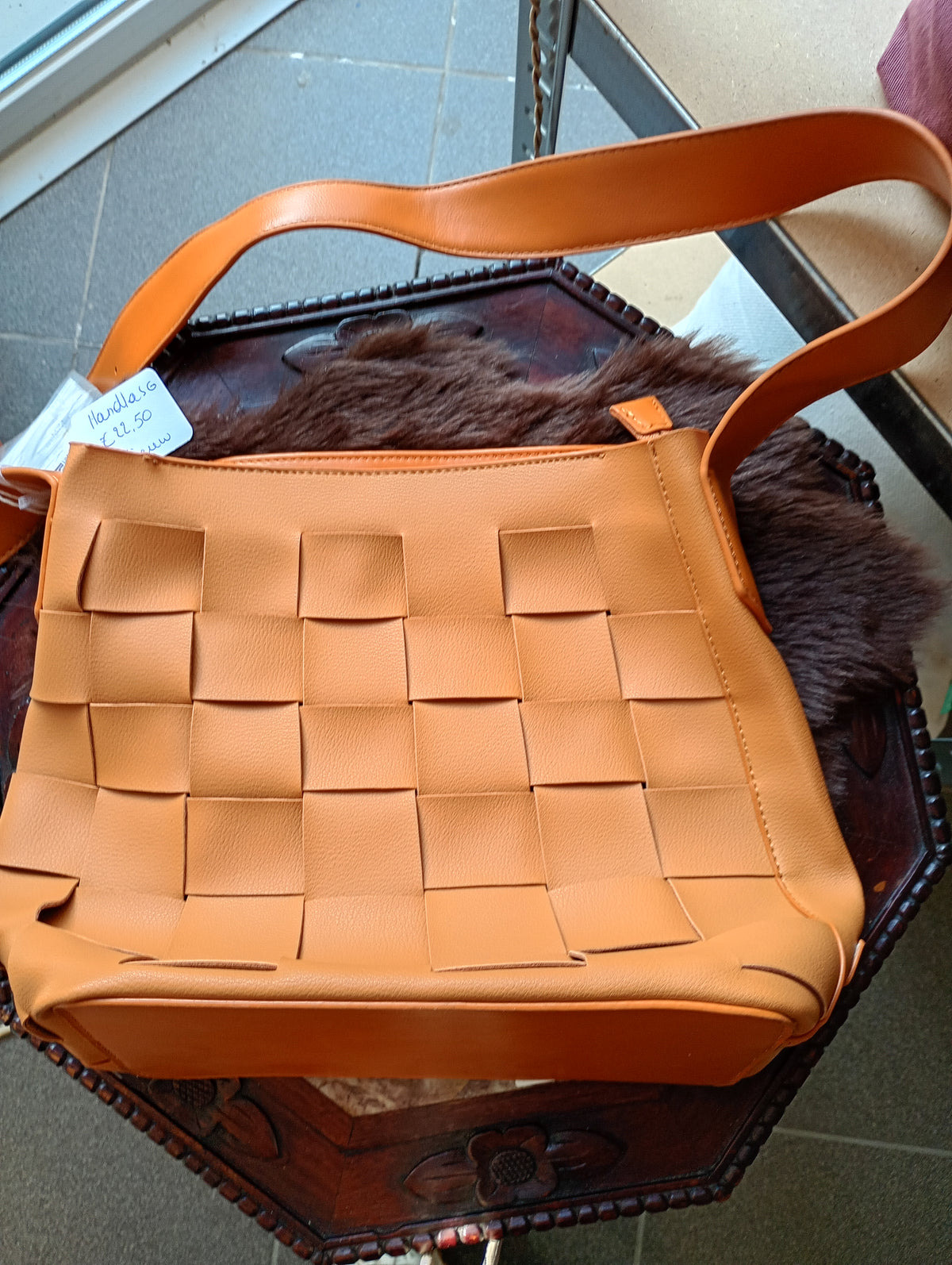 Handtas cognac kleur gevlochten