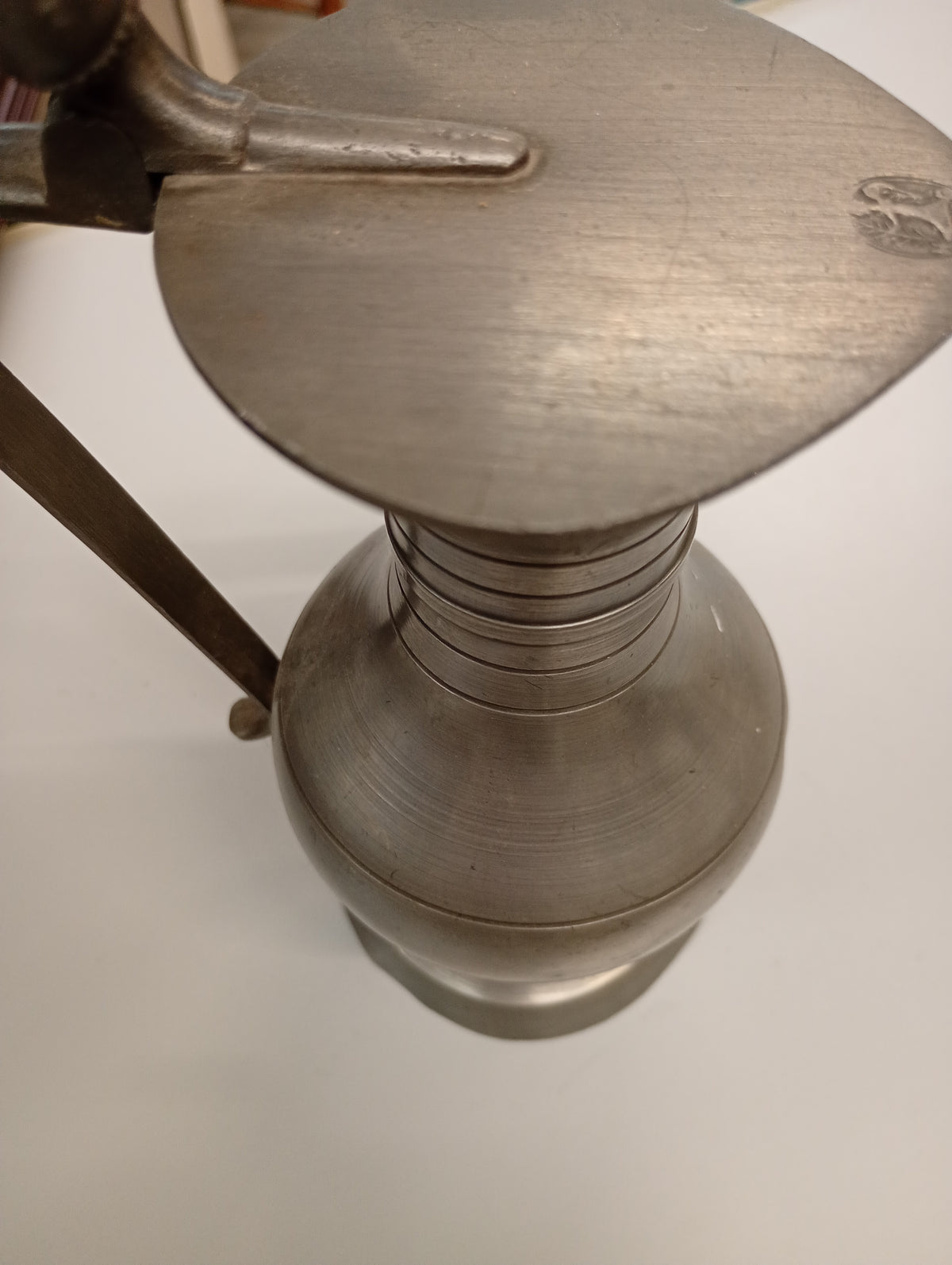 Metalen vaasje