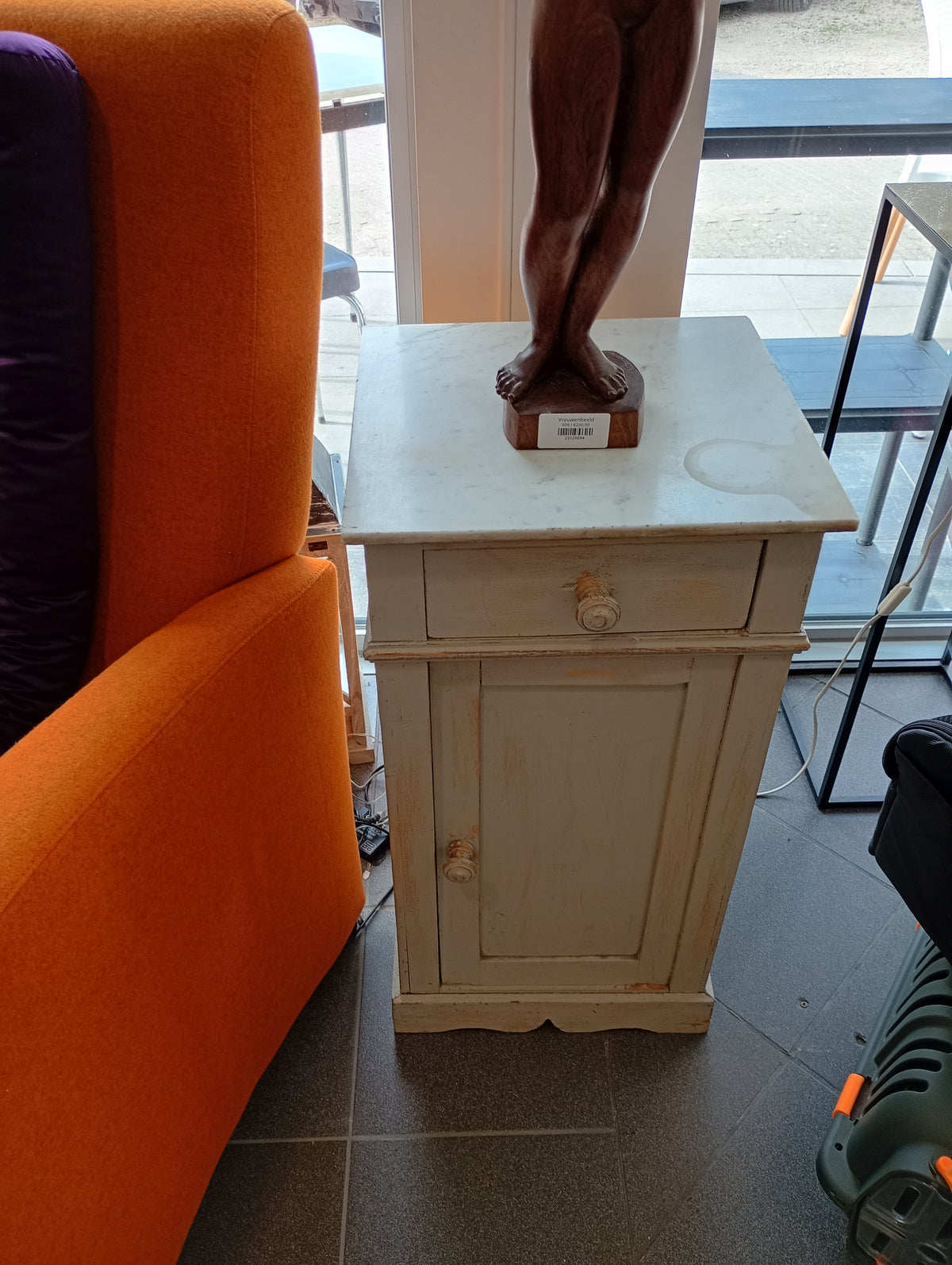 Massief houten bijzet kastje
