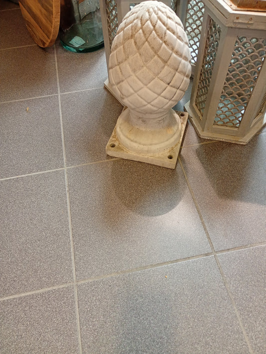 Betonnen dennen appel